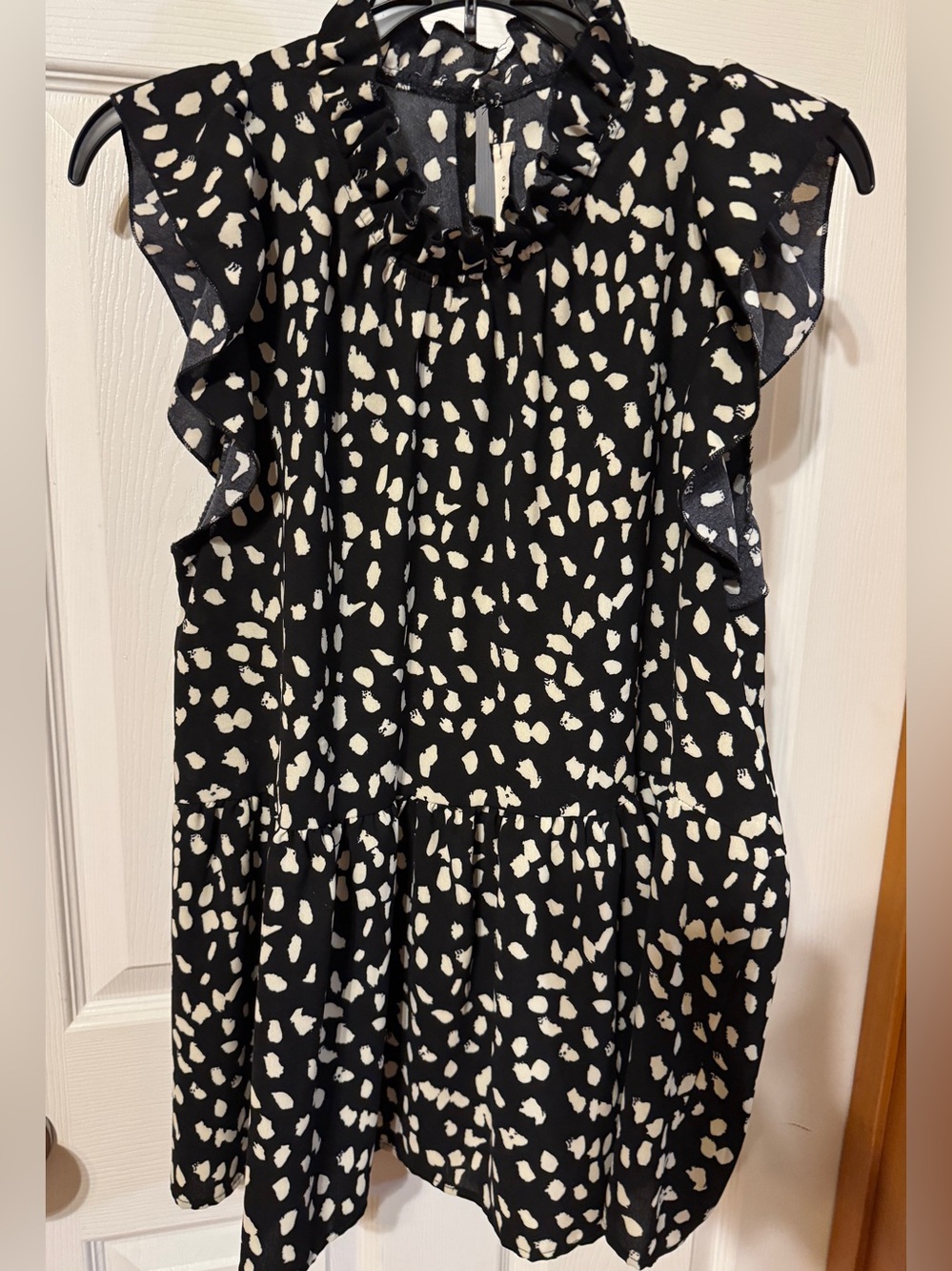 entro Black & White Ruffle-Sleeve Tiered Dress Size Large